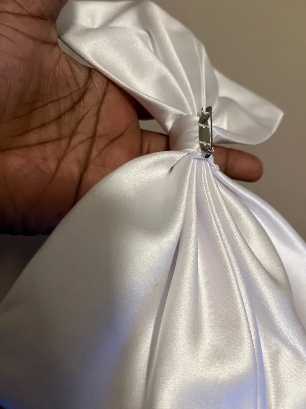 Satin Detachable Bow - White - Picture 3 of 4